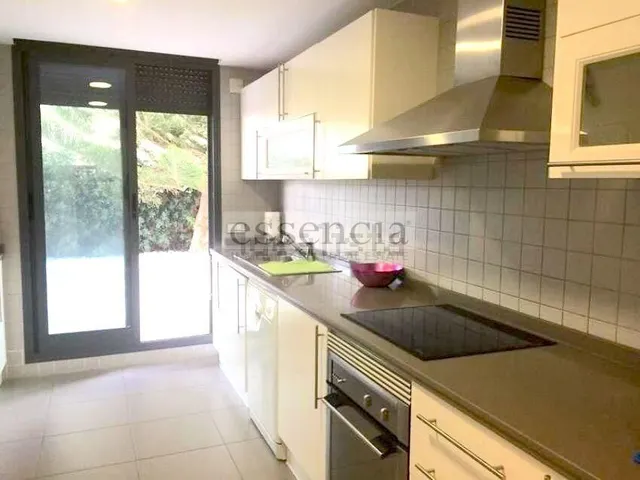 APARTAMENTO EN 1ERA. LINEA CON 110 M2 TERRAZA  EN  PLANTA BAJA . GARAJE, PISCINA COMUNITARIA Y TENIS — 4