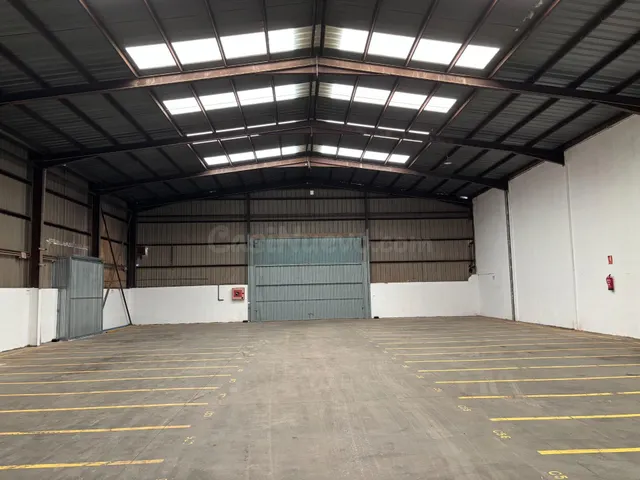 CONJUNTO DE NAVE + OFICINAS EN ALQUILER EN NULES - foto 5