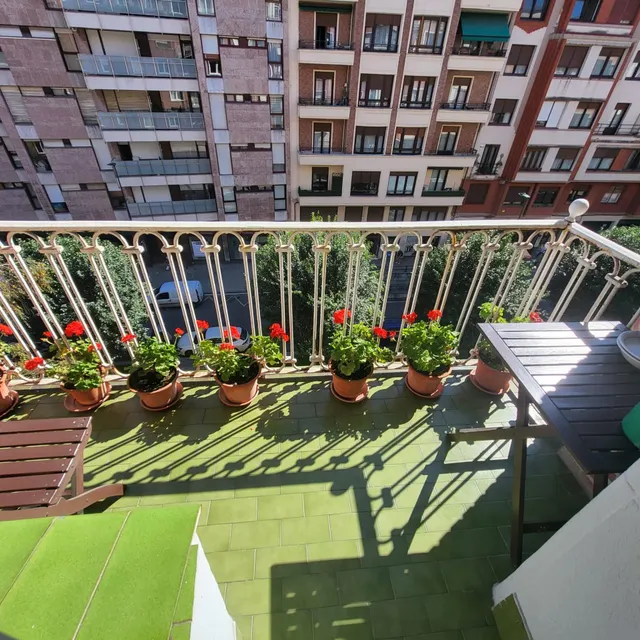 Inmobiliaria indautxu vende en doctor areilza piso exterior con terraza — 19