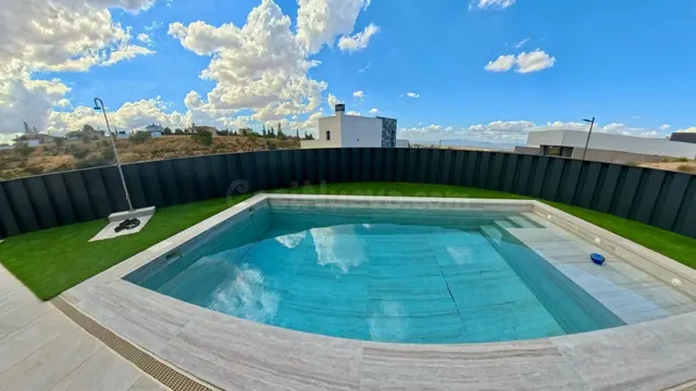 ✨ Alquiler de exclusiva casa de diseño en Altos de La Zubia  - foto 4