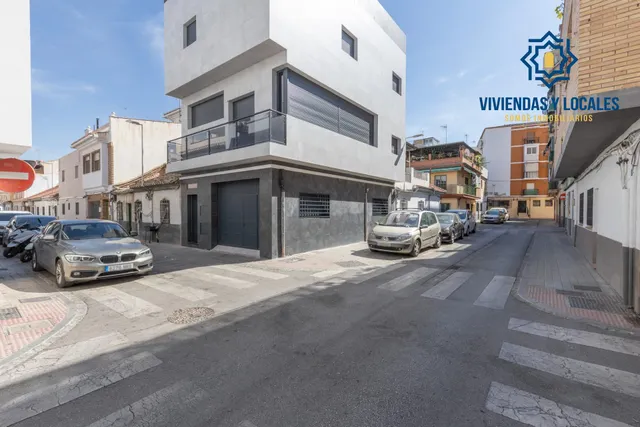 SE VENDE CASA SOLAR EN CALLE GUADALAJARA, EN EL ZAIDÍN. — 8