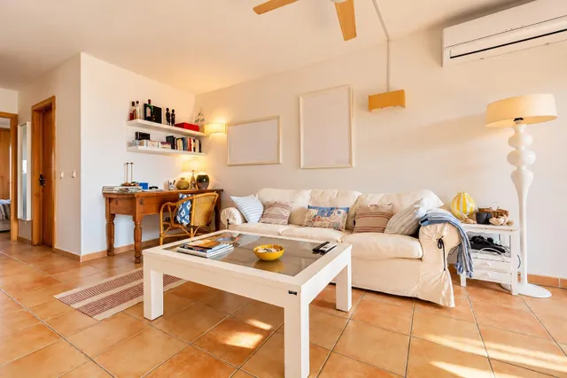 Ático dúplex de 80 m2 con terraza privada y vistas al mar en la Colònia de Sant Jordi — 10