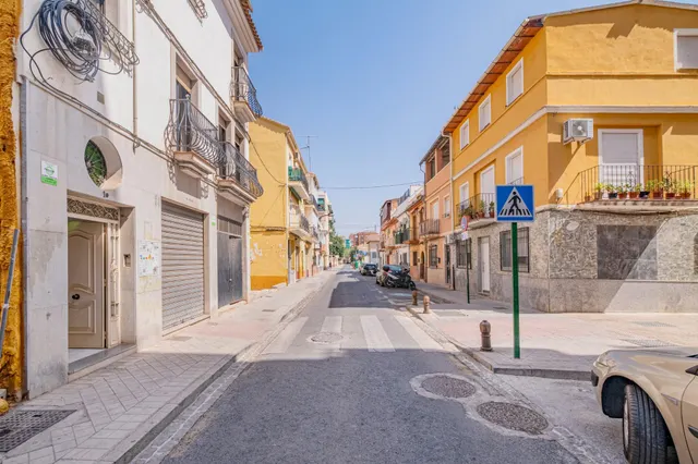 Amplio Chalet en Zaidín, Granada - Oportunidad de Inversión — 50