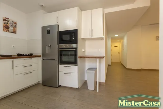 EXCLUSIVA!! Piso 3 dormitorios , 2 baños ,garaje y trastero . Gran patio  y piscina comunitaria . ROTA — 13