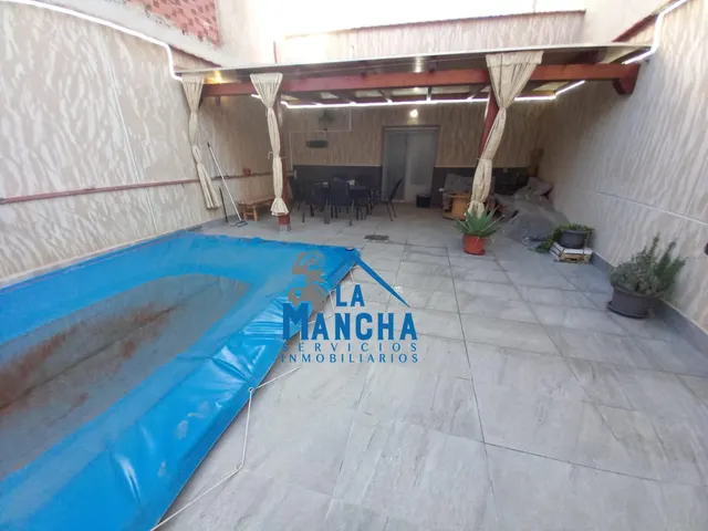 INMOBILIARIA LA MANCHA VENDE CASA BAJA CON TERRAZA Y PISCINA EN MADRIGUERAS ( ALBACETE ). — 16