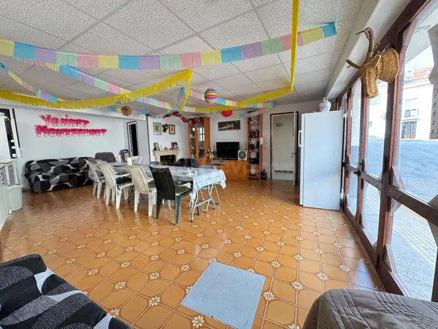 Casa esquinera en el centro de Òdena: dos pisos, grandes ter - foto 5