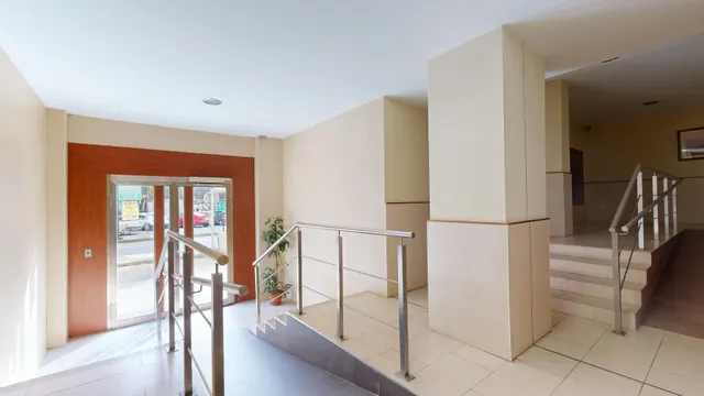 Amplia Vivienda en Avenida César Augusto con Garaje — 34