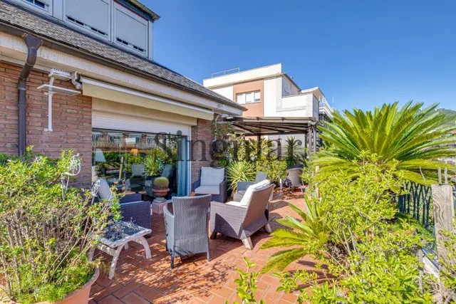 Ático dúplex con piscina privada y espectaculares terrazas junto al parque de Monterols — 19