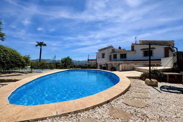 Negocio: Encantadora finca con casa de invitados independien