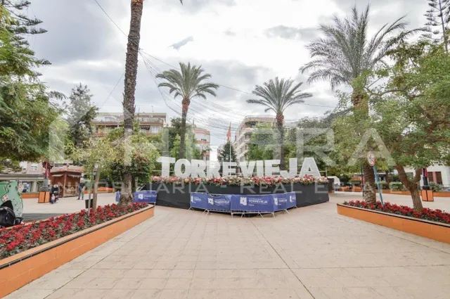 Se vende solar con proyectos y licencias de obra en Torrevieja, zona Habaneras — 23