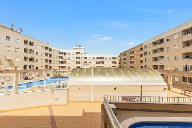Estudio en Torrevieja con piscina comunitaria — 19
