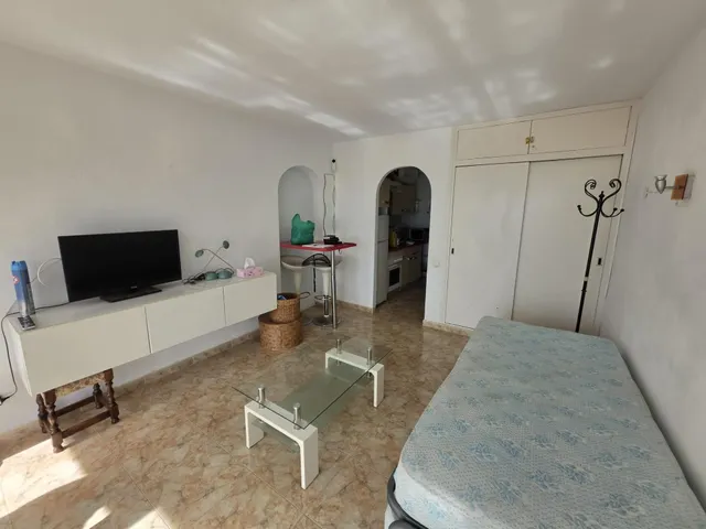 ESTUDIO CON VISTAS AL MAR Y LICENCIA TURISTICA