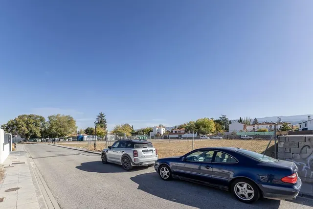 Solar de 1.175 m2 en Ogijares — 4