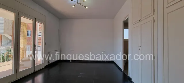 ¡FINQUES BAIXADOR PRESENTA ESTA CASA A 4 VIENTOS EN LA PLAYA! — 25