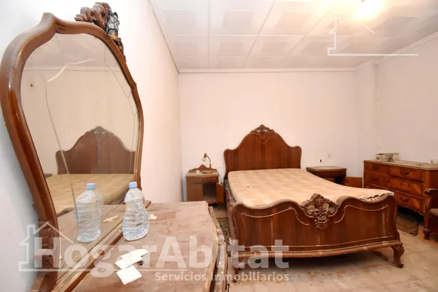 ESPACIOSA CASA CON LOCAL COMERCIAL, DOS TERRAZAS Y BALCÓN — 7