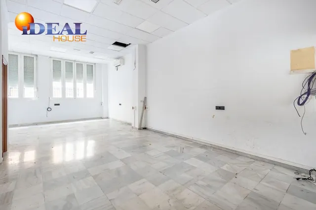 LOCAL COMERCIAL EN ARABIAL JUNTO HIPERCOR — 5
