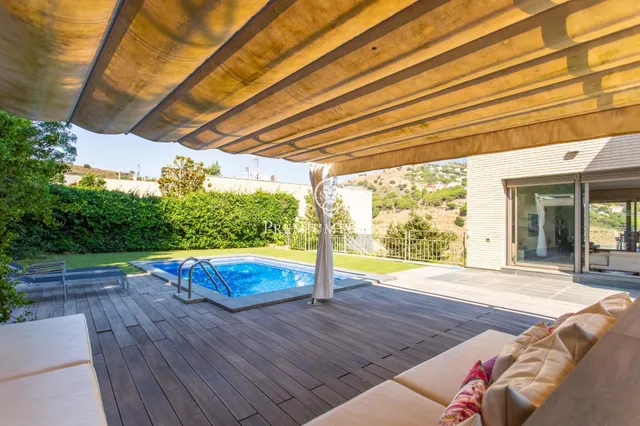 Magnífica vivienda en venta con piscina en Alella - foto 3