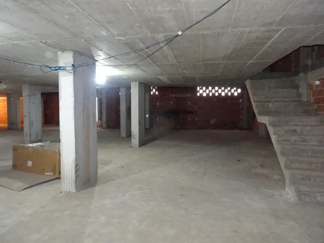 LOCAL COMERCIAL DE 945 M2 EN ZONA PEATONAL — 12