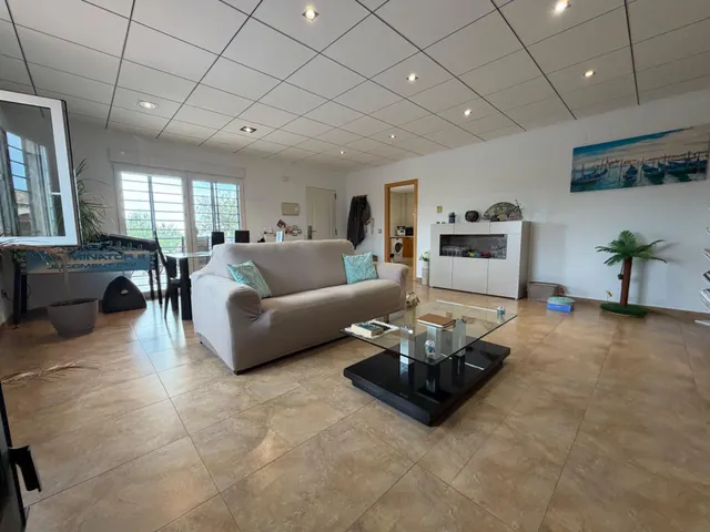 PRECIOSO CHALET EN MARINES — 9