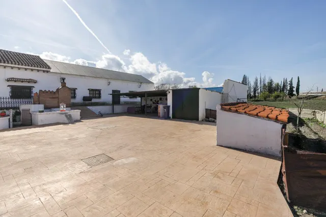 Cortijo grande más finca de 27000 metros — 16
