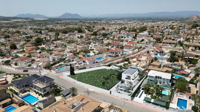 Villa de nueva construcción en Rojales: diseño moderno y ubicación privilegiada — 25