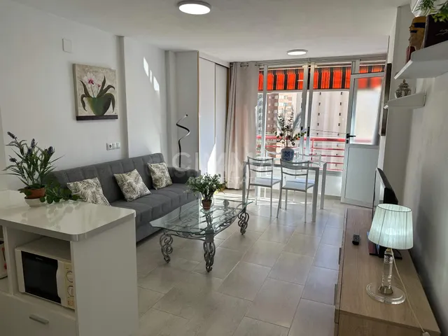 Apartamento reformado acogedor con piscina, parking y traste