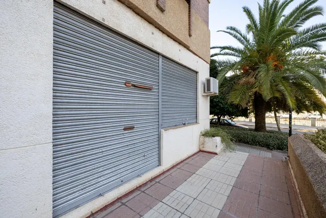 Local de 50 m2 cerca del centro de Granada con posibilidad de cambio de uso a vivienda — 10