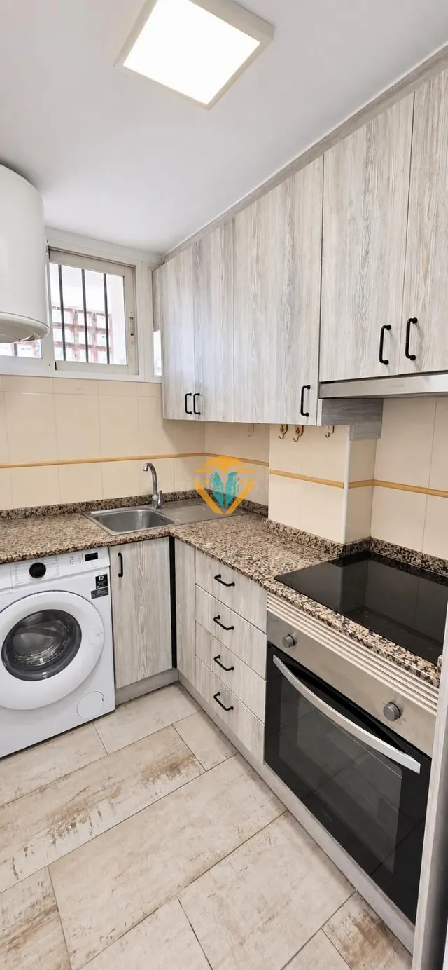 Moderno Piso Reformado en el Corazón del Rincon de Loix, Benidorm — 4