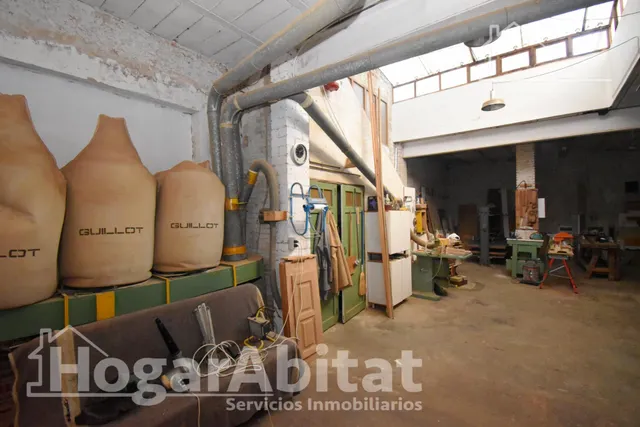 AMPLIA CASA CON LOCAL COMERCIAL, GARAJE Y TERRAZA — 48