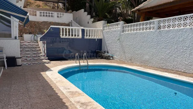 Venta en exclusiva. Magnífica villa en parcela independiente - foto 2