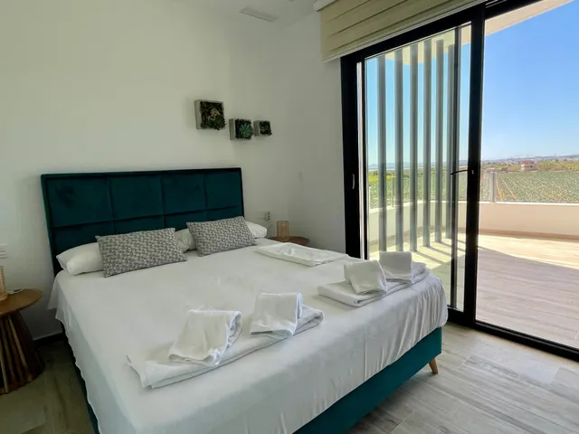 Villa independiente con piscina privada, solárium y vistas a la laguna en Moncayo — 37