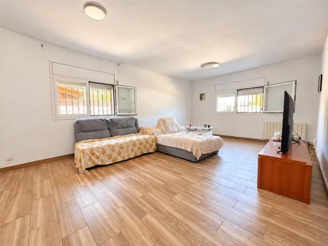 Casa independiente con piscina y 681 m2 de parcela en Mas Bo - foto 5