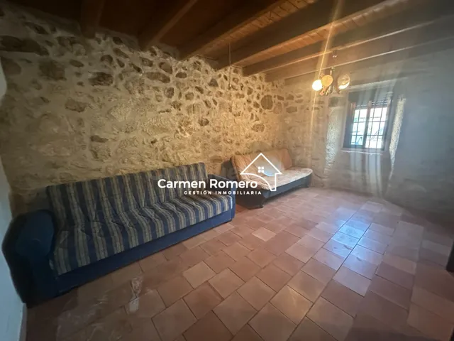 Casa de pueblo con patio- jardin y garaje a 18 km de Salaman - foto 3