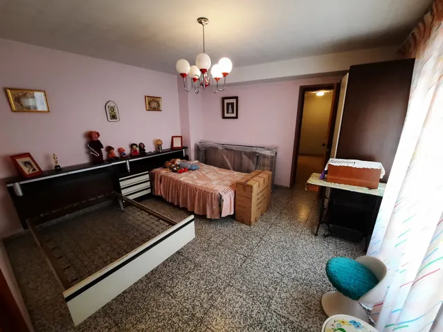 CASA CON PLANTA BAJA, PRIMERA ALTURA Y CAMARAS — 17