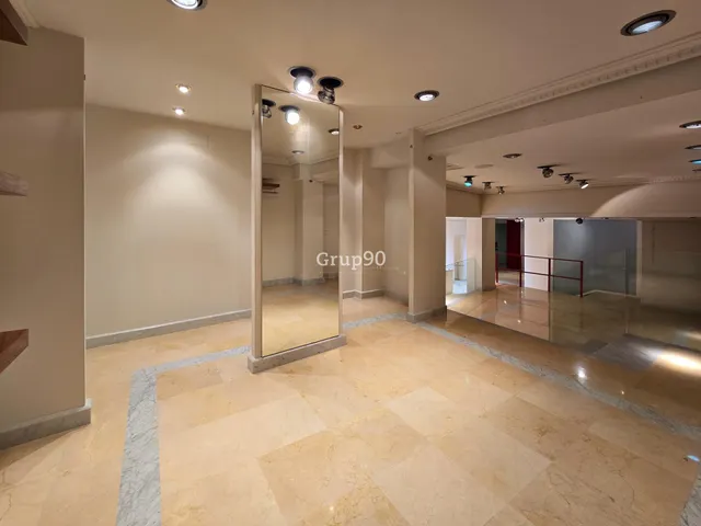 LOCAL COMERCIAL EN ZONA RICARDO VINYES — 11