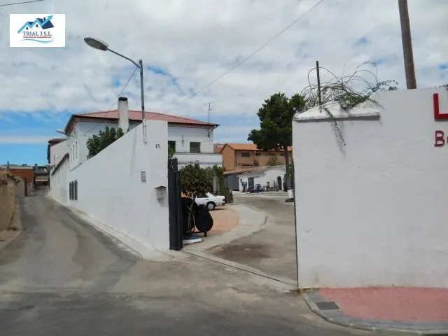VENTA DE NAVE INDUSTRIAL EN CASARRUBIOS DEL MONTE.