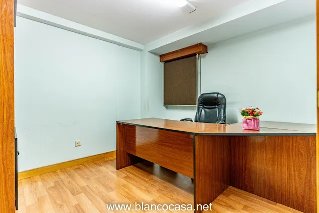 Entreplanta en venta ó alquiler C/Barcelona (Carballo) — 11