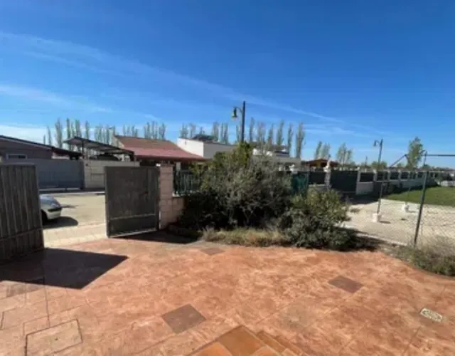 MONCASA VENDE Chalet en urbanización Ctra Carrión — 18