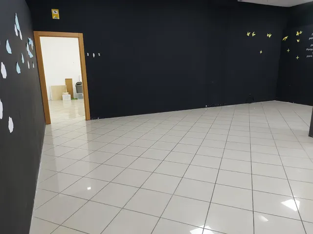 Urbis te ofrece un local comercial en la zona de San Cristóbal. — 2