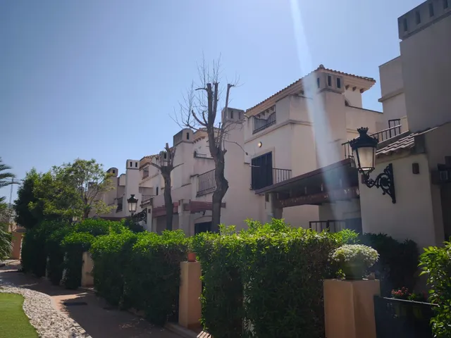 ADOSADO CON JARDÍN Y PISCINA COMUNITARIA EN CAMPO DE GOLF — 18