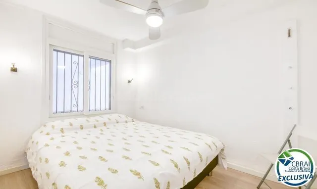 Exclusivo apartamento reformado a 50 metros de la playa de C - foto 4