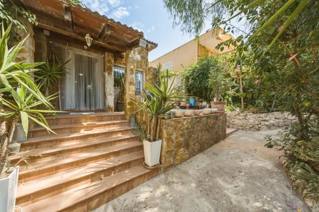 Casa con piscina y gran privacidad en parcela de 1.000 m2 — 13