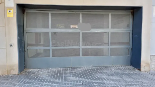 GRAN PLAZA DE APARCAMIENTO PROTEGIDA POR COLUMNAS Y CON CUAR - foto 4