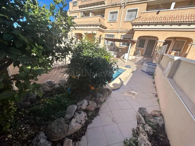 Soleada vivienda en Villamartín, Orihuela Costa. — 3