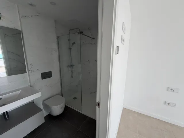 Cuenta con zonas comunes pensadas para el disfrute y la relajación: piscina para adultos, gastrojardín, un gimnasio completo y un spa con sauna. — 24