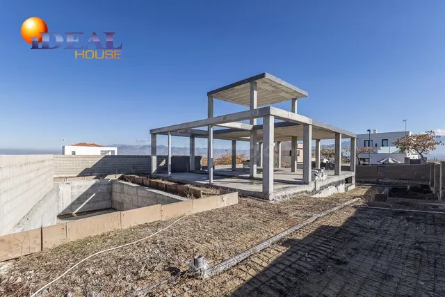 Parcela exclusiva con estructura de Chalet independiente y p