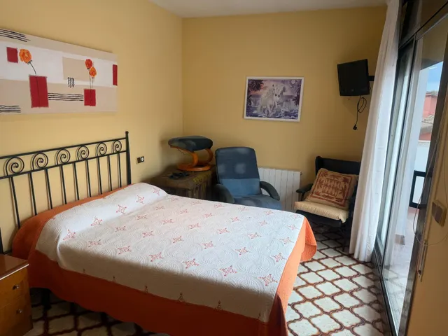 VIVIENDA ADOSADA DE 3 PLANTAS CON GARAJE , 4 habitaciones , AMPLIAS TERRAZAS EN SEGUR DE CALAFELL. — 21