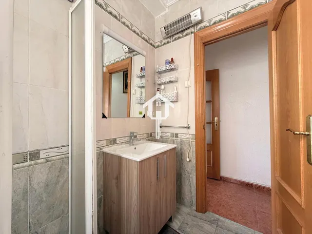 Piso en venta en Alicante. zona de campoamor, 75m2, 3 habitaciones, 1 bajo, cuarta planta sin ascensor — 25