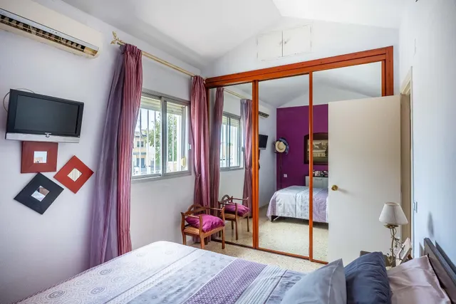 Vive en Simón Verde: Casa pareada con patio, garaje cubierto, piscina y el metro a un paso. — 26