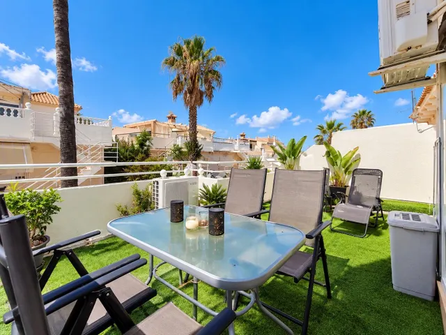 Dúplex en esquina con piscina comunitara  de 3 dormitorios con amplia terraza y patio — 13